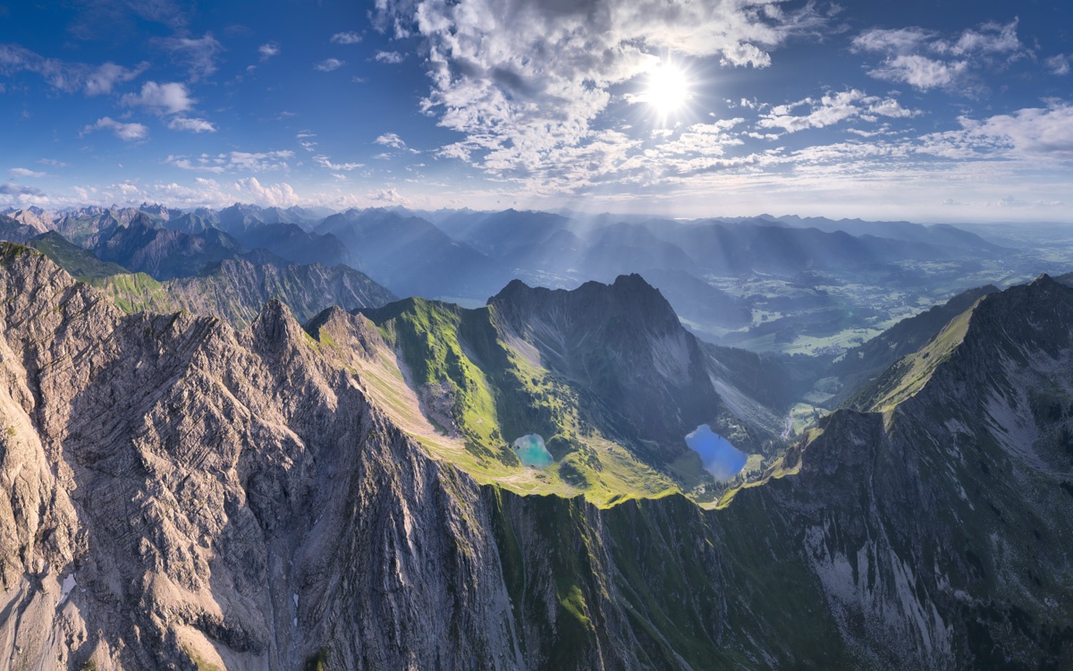 Panorama Allgäu Alpen Berge Oberstdorf Sommer Gaißalpsee Rubihorn Bergsee Nebelhorn Oberallgäu blauer himmel grün sonne