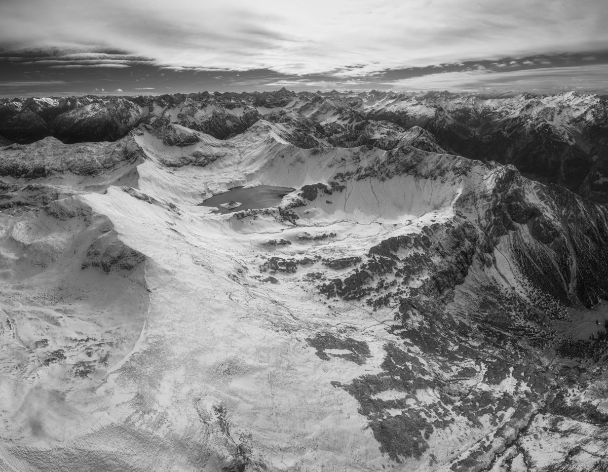 Schwarz Weiß Lieblingsmotive - 0412 - cd3e646a 1 leinwand schwarz weiß wandbilder foto kaufen Allgäu Alpen Berge Hinterstein Winter Bergsee Schrecksee Schnee verschneit Oberallgäu Hochvogeler himmel sonne