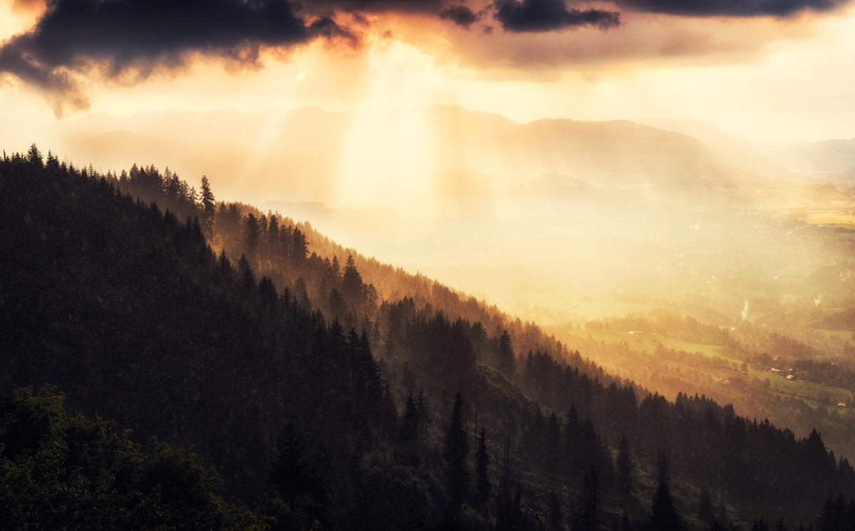 Landschaftsbild - 8613 - f7519f3b 1 landschaftsbild Allgäu Alpen Berge Hindelang Sommer Sonnenuntergang Sonnenaufgang Godrays Sonnenstrahl Wolken Gewitter Unwetter Oberallgäu Imberger Horn orange schwarz sonne