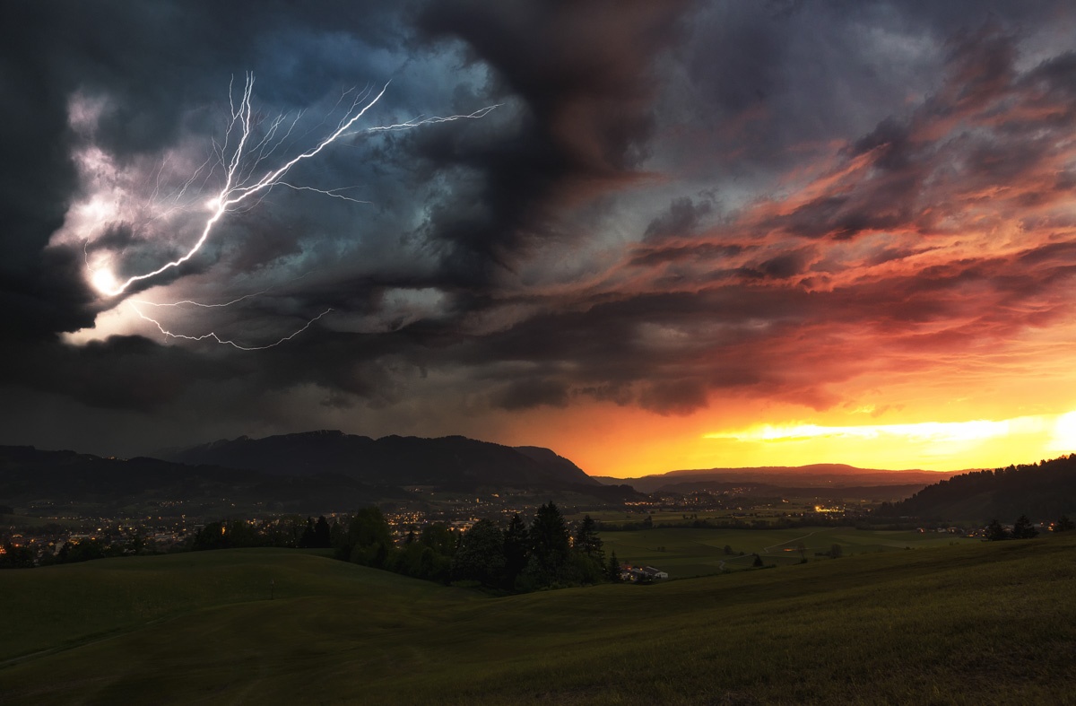 Meine Lieblingsmotive - 9561 - 1f5b4977 1 Panorama Allgäu Alpen Berge Oberallgäu Sonthofen Burgberg Sonnenuntergang Gewitter Blitz Donner Wolken blau rot sommer sonne